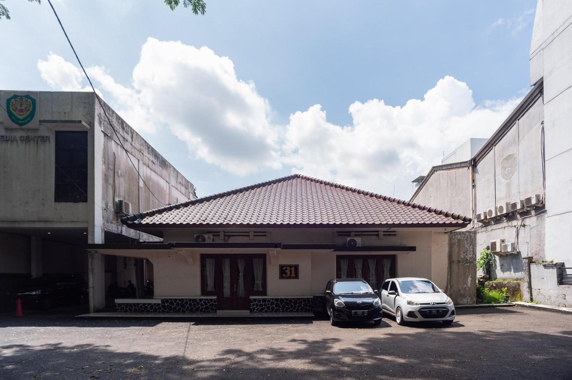 เรดดอร์ซ พลัส เนียร์ Rs Pmi โบโกร์ Hotel โบกอร์ ภายนอก รูปภาพ